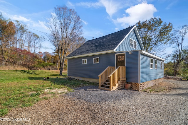 view of front of home featuring a front lawn