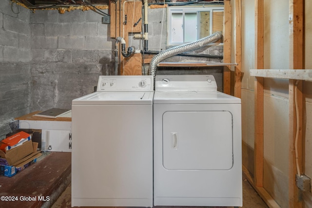 laundry room with independent washer and dryer