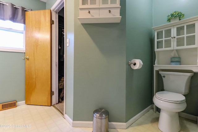 bathroom featuring toilet