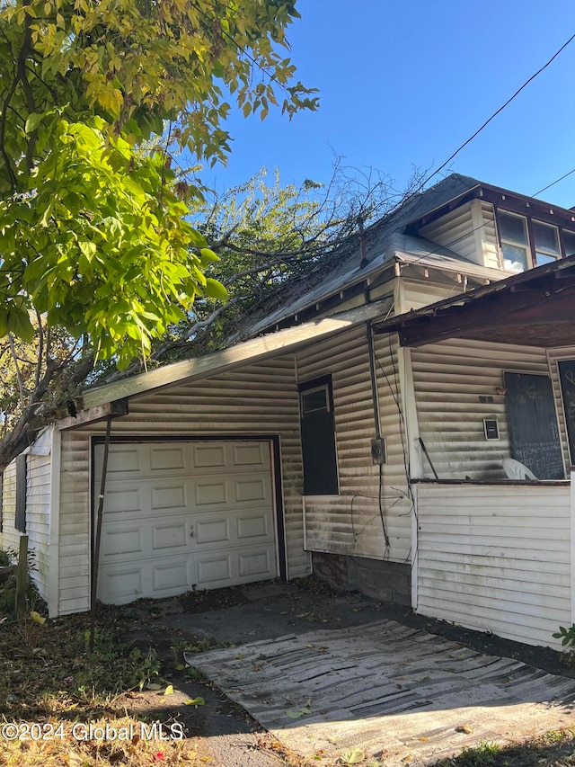 view of side of property featuring a garage
