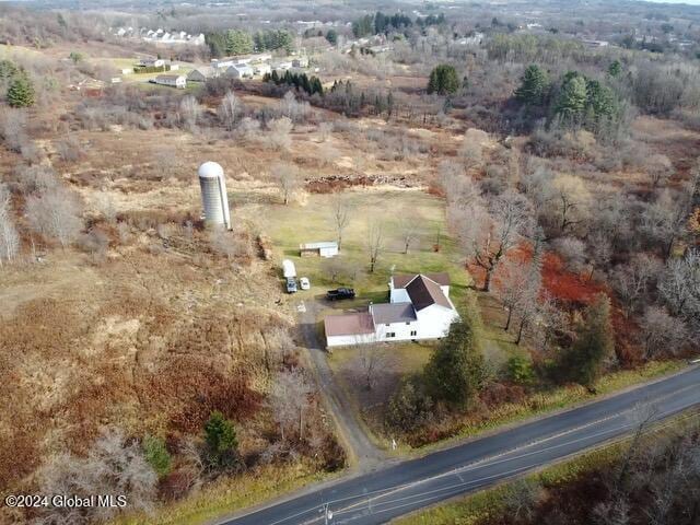 birds eye view of property featuring a rural view