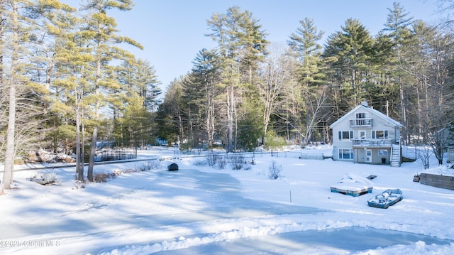 view of yard layered in snow