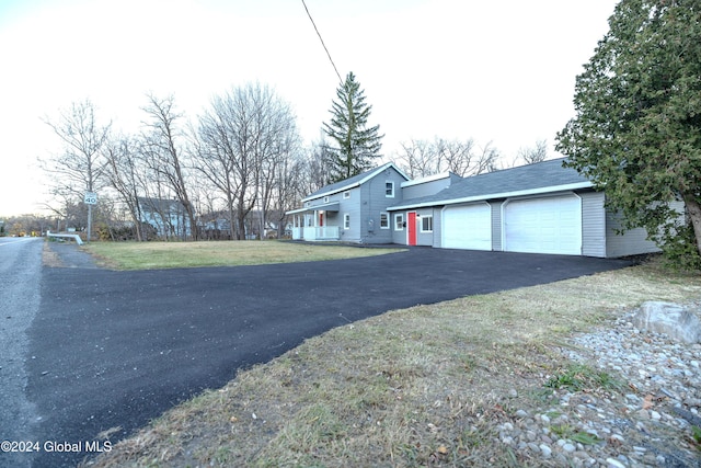 view of front of home featuring a garage and a front lawn