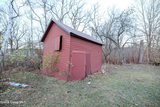 view of outbuilding with a yard