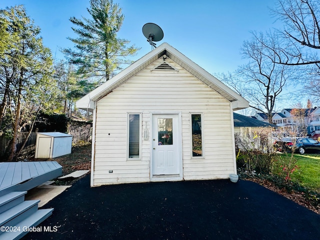 view of outbuilding