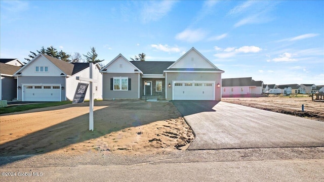 view of front facade featuring a garage