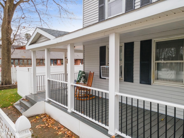 property entrance featuring a porch