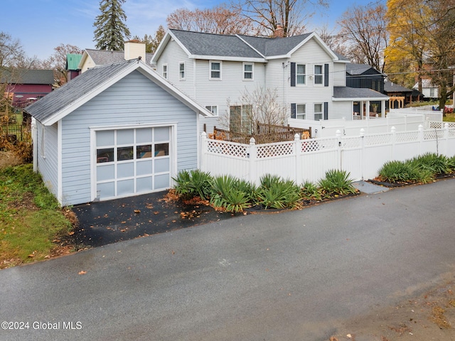 view of front property featuring a garage