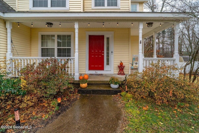 property entrance with covered porch