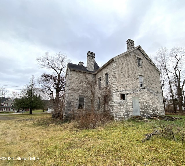 view of home's exterior