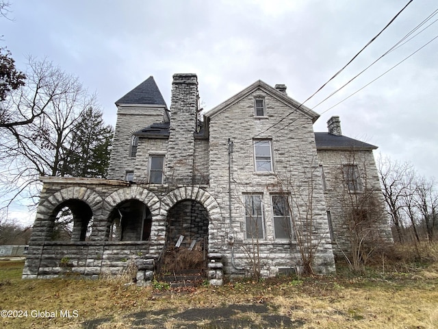 view of front of property