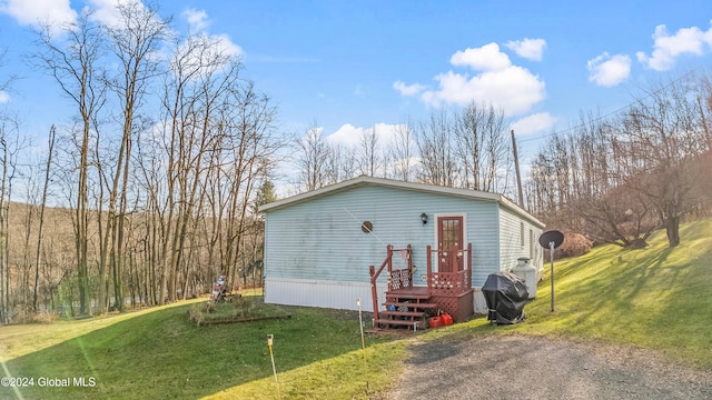 view of front of home with a front lawn