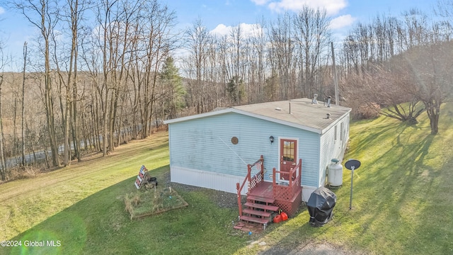 view of outdoor structure with a yard