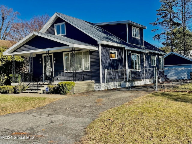 view of front of house featuring covered porch and a front yard