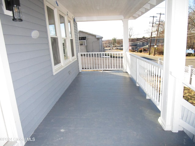 balcony featuring covered porch