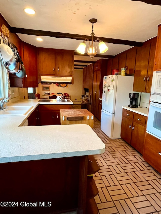 kitchen with white appliances, sink, hanging light fixtures, a notable chandelier, and kitchen peninsula