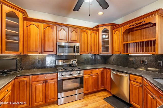 kitchen with tasteful backsplash, ceiling fan, stainless steel appliances, and light hardwood / wood-style floors