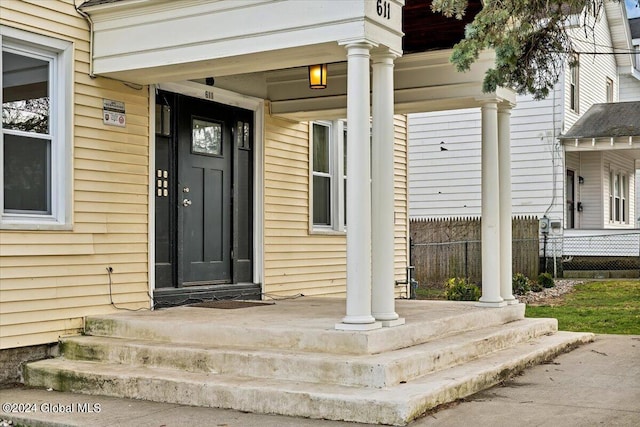 entrance to property featuring covered porch