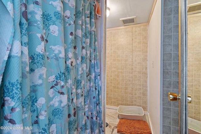 bathroom featuring curtained shower