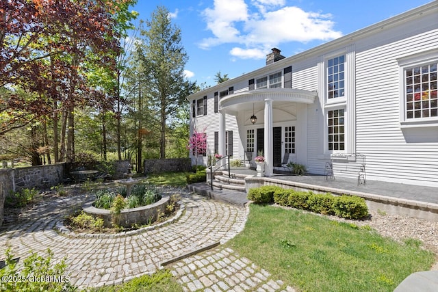 view of yard featuring ceiling fan