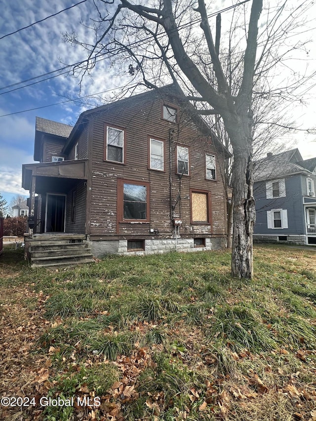 back of house with a yard