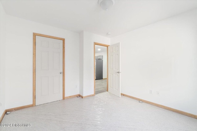 empty room featuring baseboards