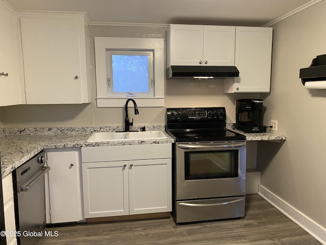 kitchen featuring sink, white cabinets, crown molding, and stainless steel range with electric stovetop