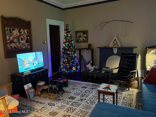 living room featuring crown molding