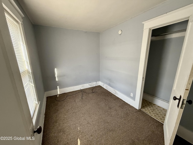 unfurnished bedroom with carpet flooring and a closet