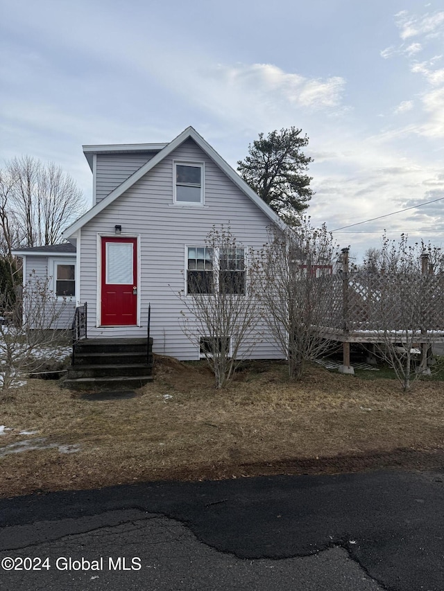 view of front of property