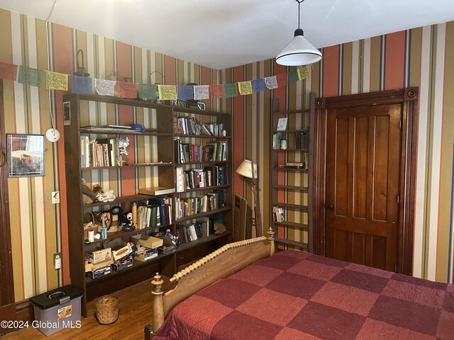 bedroom featuring wallpapered walls