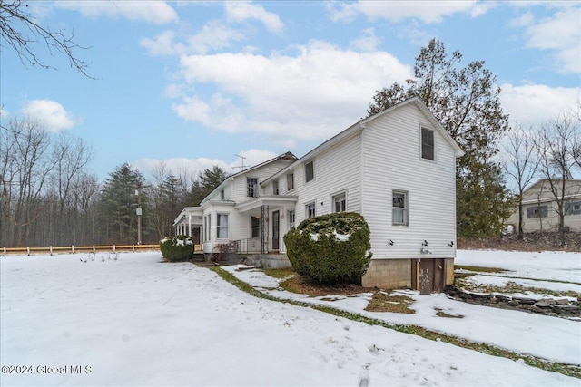 view of front of property