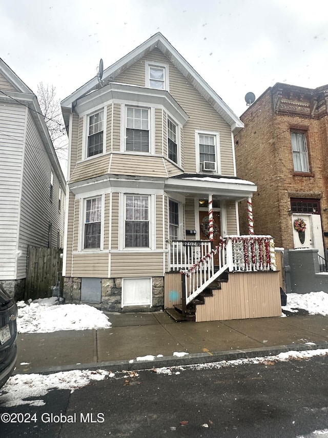 view of front of property featuring covered porch