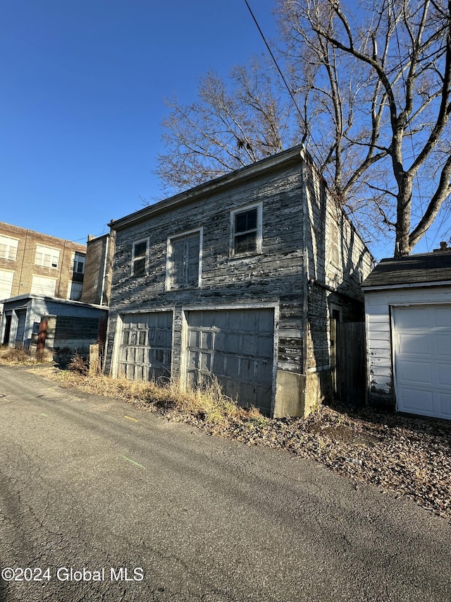 view of side of home with an outdoor structure