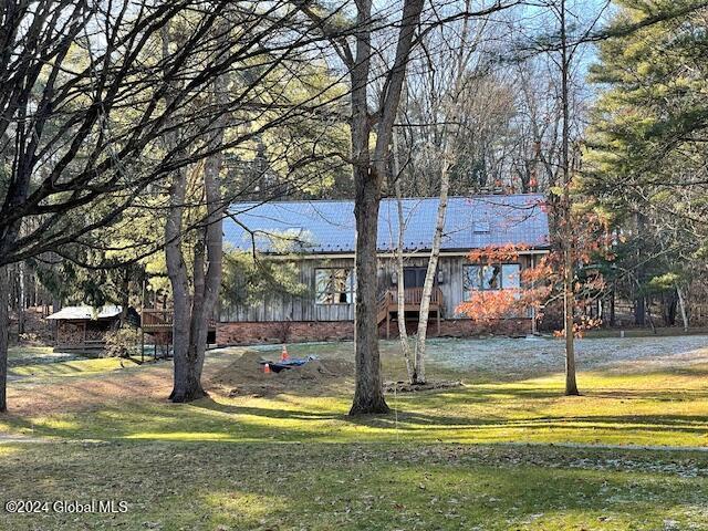 view of front of home with a front yard