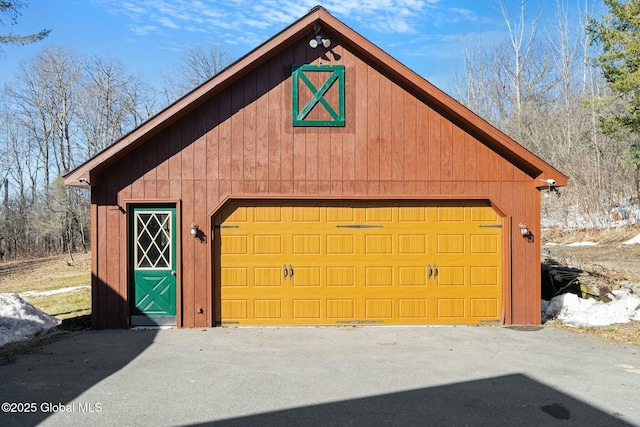 view of detached garage