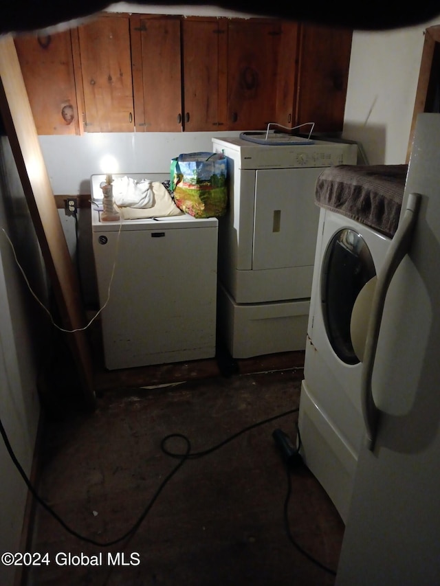 laundry area with cabinets and independent washer and dryer