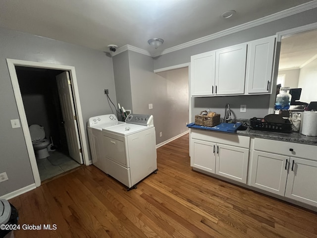 laundry room with independent washer and dryer, dark hardwood / wood-style floors, ornamental molding, and sink