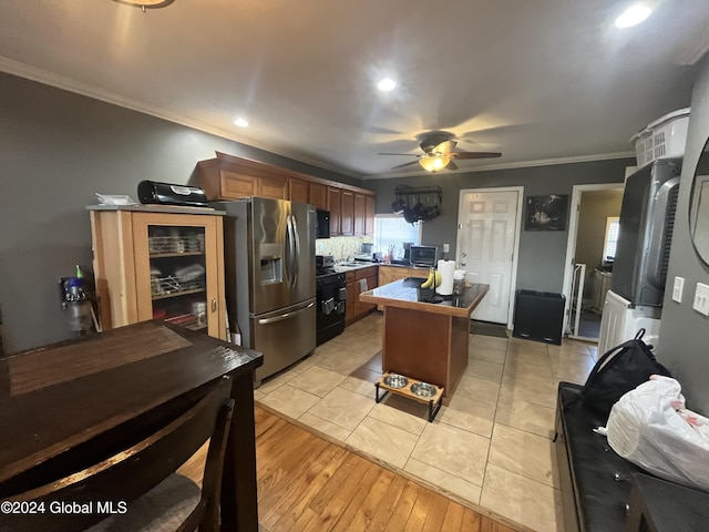 kitchen with stainless steel appliances, light hardwood / wood-style flooring, ceiling fan, and crown molding