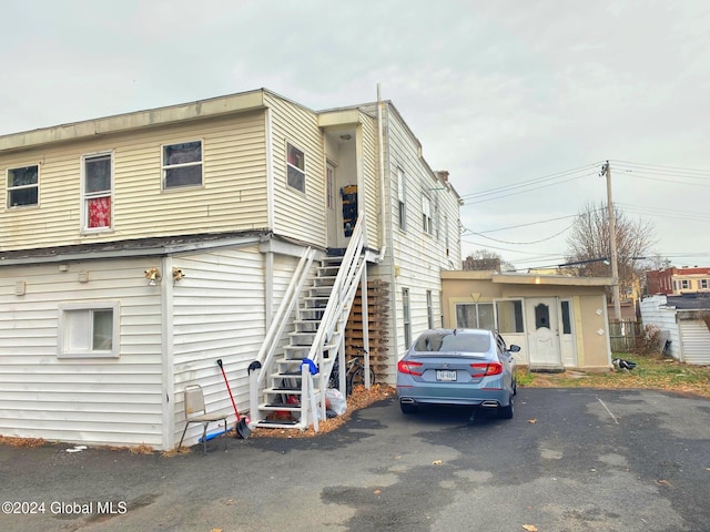 view of front of house