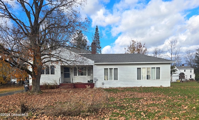 ranch-style home with a front lawn