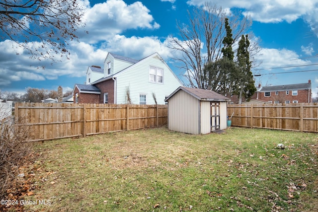 view of yard with a storage shed