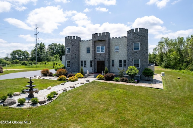 view of front of home with a front yard