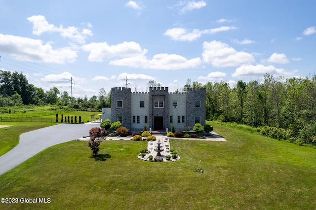 view of front of house with a front lawn