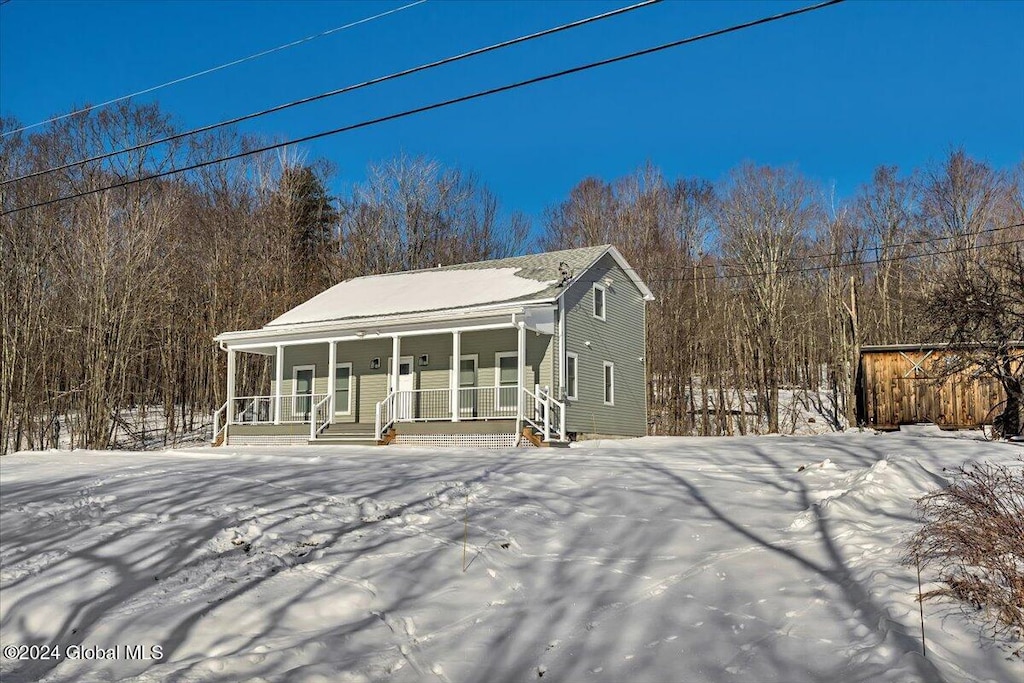 view of front of property