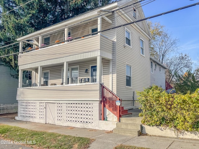 view of front of house featuring a balcony