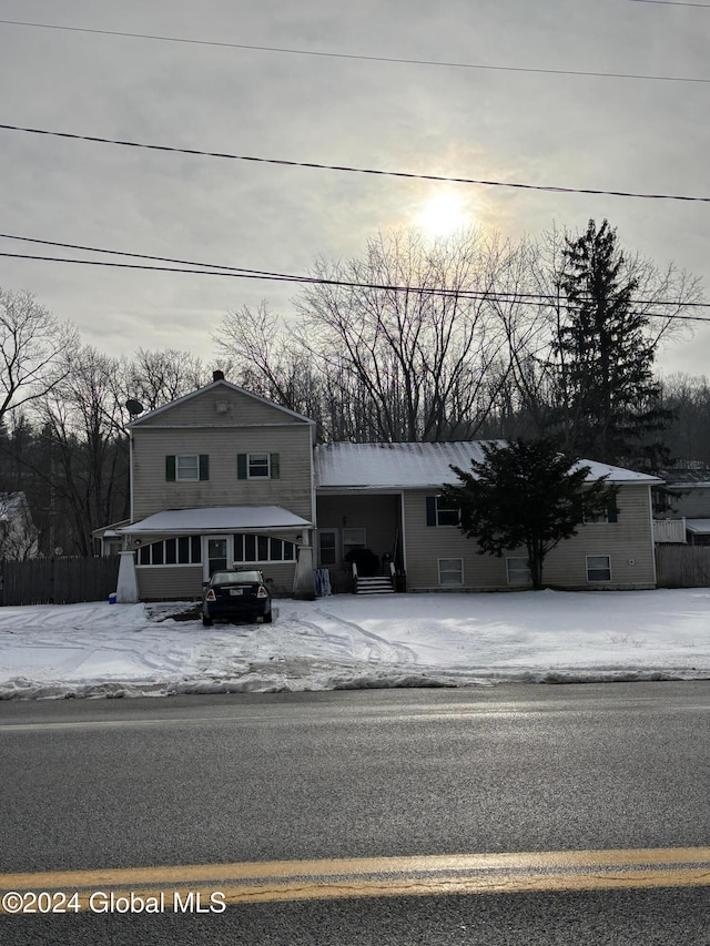 view of front of property