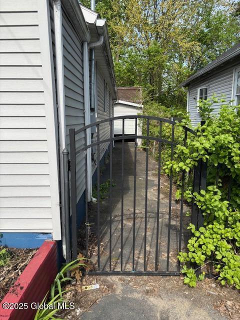 11 Pierce St, Colonie, NY 12205 - gate featuring fence