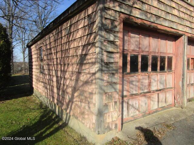 view of side of home featuring an outdoor structure