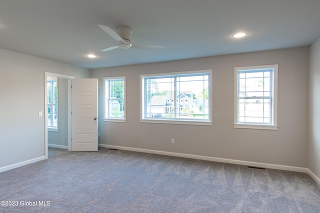 carpeted empty room featuring ceiling fan